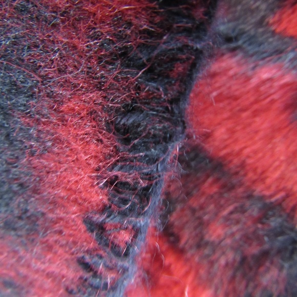 Woolrich Blanket Throw Red Black Bear Lodge Fleece Faux Fur 68 x 52 Reversible - Picture 2 of 12